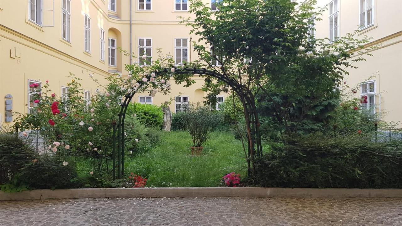 Center Gold Apartment Budapest Eksteriør billede